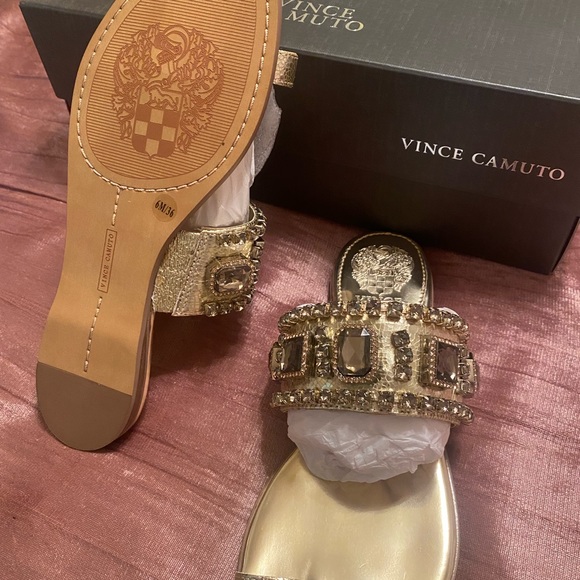 Woman's designer shoes - Picture 3 of 16